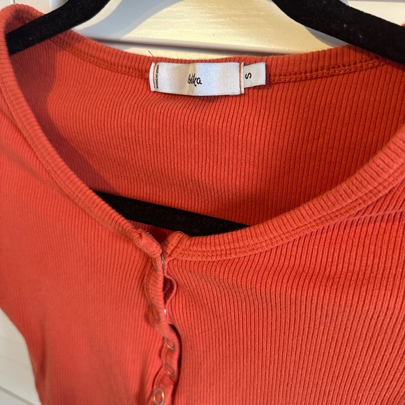 Button Down Short Sleeve Crop Top - Picture 3 of 4